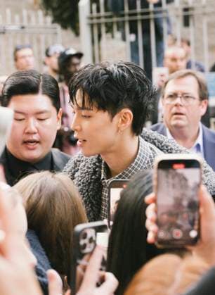 Johnny Suh on arrivals at the Acné Studio Womenswear Collection Prêt à Porter Printemps Eté 2026 show as part of Paris Fashion Week PFW , in Paris, France, on October 1st, 2025 Sam Delpech Bestimage Arrivals Acné Studio Womenswear Spring Summer 2026 show as part of Paris Fashion Week on October 1st, 2025 in Paris, France Paris France  Copyright: xSamxDelpechx xBestimagexSamxDelpechx xBestimagex