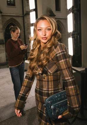 Eva Queen at the Arrivals Acné Studio Womenswear Collection Prêt à Porter Printemps Eté 2026 show as part of Paris Fashion Week PFW , in Paris, France, on October 1st, 2025 Sam Delpech Bestimage Arrivals Acné Studio Womenswear Spring Summer 2026 show as part of Paris Fashion Week on October 1st, 2025 in Paris, France Paris France  Copyright: xSamxDelpechx xBestimagexSamxDelpechx xBestimagex