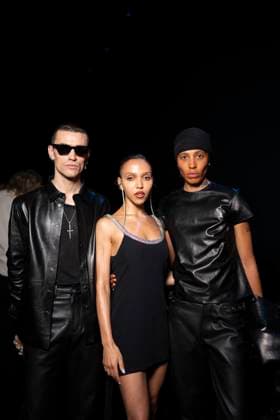 Jordan Hemingway, FKA twigs and guest at Front Row at the Tom Ford Womens Collection Prêt à Porter Spring Summer 2026 show at PFW Paris Fashion Week, Place Vendôme, Paris, France, October 01, 2025 Pierre Perusseau Bestimage Front Row Tom Ford fashion show as part of Spring Summer 2026 Paris Fashion Week on October 01, 2025 in Paris, France Paris France  Copyright: xTizianoxDaxSilvax-xPierrexPerusseaux xBestimagexTizianoxDaxSilvax-xPierrexPerusseaux xBestimagex