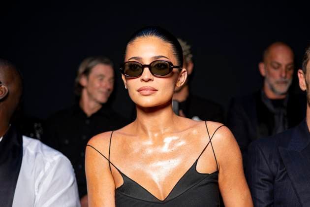 Kylie Jenner au Front Row au défilé Tom Ford Collection Femme Prêt à Porter Printemps Eté 2026 lors de la Fashion Week de Paris PFW , Place Vendôme, à Paris, France, le 1er octobre 2025 Pierre Perusseau Bestimage Front Row Tom Ford fashion show as part of Spring Summer 2026 Paris Fashion Week on October 01, 2025 in Paris, France Paris France  Copyright: xTizianoxDaxSilvax-xPierrexPerusseaux xBestimagexTizianoxDaxSilvax-xPierrexPerusseaux xBestimagex