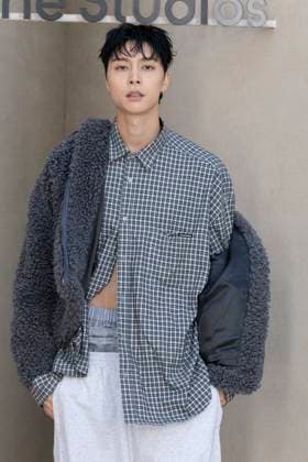Johnny Suh - Photo Call of Acne Studio Fashion Show, Spring Summer 2026 Collection as part of Paris Fashion Week, France, October 1st, 2025 Olivier Borde Bestimage Photo Call of Acne Studio Fashion Show, Spring Summer 2026 Collection as part of Paris Fashion Week, France, October 1st, 2025 Paris France  Copyright: xOLIVIERxBORDEx xBESTIMAGExOLIVIERxBORDEx xBESTIMAGEx