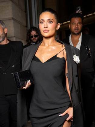 Kylie Jenner exits Tom Ford Womens Ready to Wear Spring Summer 2026 Paris Fashion Week PFW, Place Vendôme, Paris, France, October 01, 2025 Pierre Perusseau Bestimage Exits Tom Ford fashion show as part of Spring Summer 2026 Paris Fashion Week on October 01, 2025 in Paris, France Paris France  Copyright: xTizianoxDaxSilvax-xPierrexPerusseaux xBestimagexTizianoxDaxSilvax-xPierrexPerusseaux xBestimagex