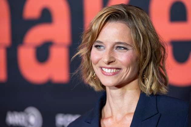 Actress Svenja JUNG mi , portrait, portrait, friendly, happy, laughing, at the premiere of the ARD WDR TV series ,naked, at the Filmpalast Koeln, on 01 10 2025
