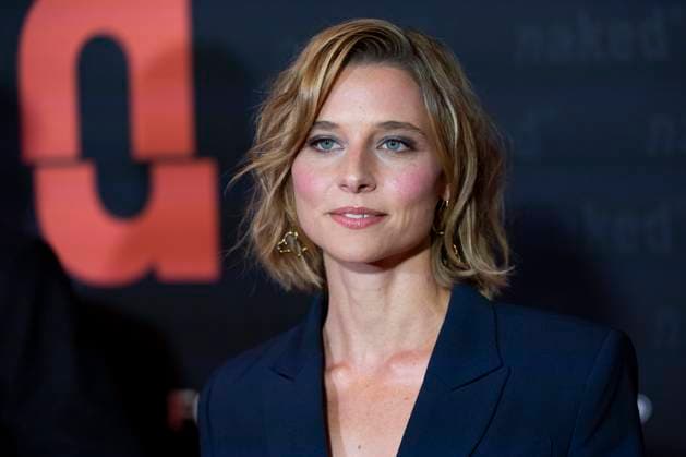 Actress Svenja JUNG mi , portrait, portrait, friendly, happy, laughing, at the premiere of the ARD WDR TV series ,naked, at the Filmpalast Koeln, on 01 10 2025