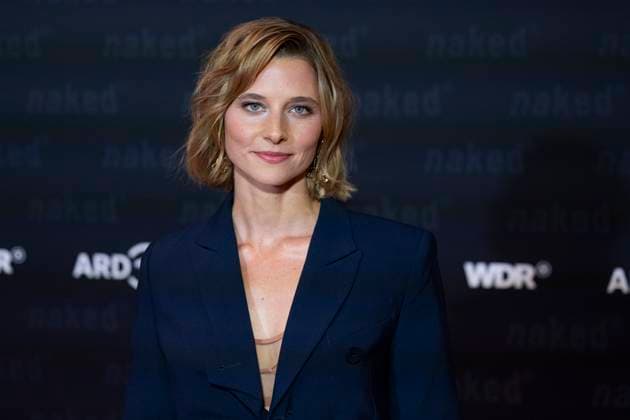 Actress Svenja JUNG mi , portrait, portrait, friendly, at the premiere of the ARD WDR TV series ,naked, at the Filmpalast Koeln, on 01 10 2025