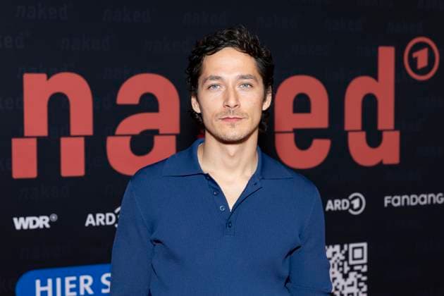 Actor Noah SAAVEDRA mi , portrait, portrait, half figure, friendly, laughing, at the premiere of the ARD WDR TV series ,naked, at the Filmpalast Koeln, on 01 10 2025