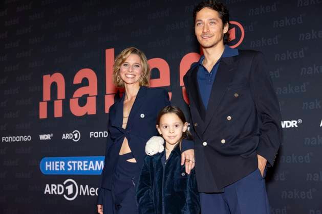 Actress Svenja JUNG left with actor Noah SAAVEDRA right and actor Thore ANKER mi , portrait, portrait, half figure, friendly, laughing, at the premiere of the ARD WDR TV series ,naked, at Filmpalast Koeln, on 01 10 2025