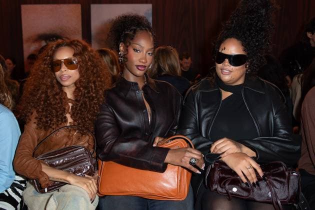 PFW Acne Studios Front Row Ravyn Lenae, Tems and Shygirl attending the Acne Studios Womenswear Spring Summer 2026 show as part of Paris Fashion Week in Paris, France on October 01, 2025. Photo by Aurore Marechal ABACAPRESS.COM Paris France  Copyright: xMarechalxAurore ABACAx