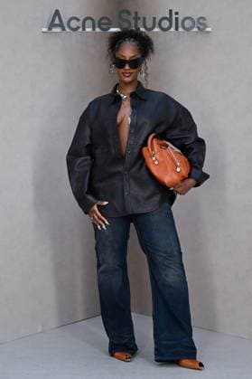 PFW Acne Studios Photocall Tems attending the Acne Studios Womenswear Spring Summer 2026 show as part of Paris Fashion Week in Paris, France on October 01, 2025. Photo by Aurore Marechal ABACAPRESS.COM Paris France  Copyright: xMarechalxAurore ABACAx