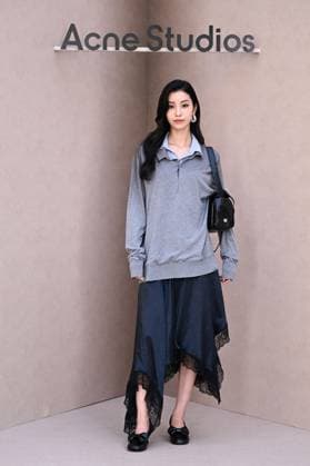 PFW Acne Studios Photocall Mayu Kitazawa attending the Acne Studios Womenswear Spring Summer 2026 show as part of Paris Fashion Week in Paris, France on October 01, 2025. Photo by Aurore Marechal ABACAPRESS.COM Paris France  Copyright: xMarechalxAurore ABACAx