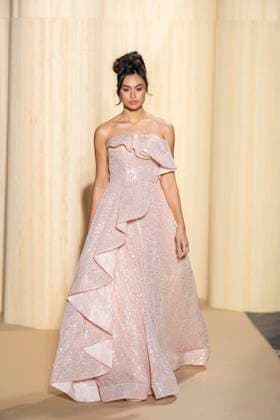 PFW - Christophe Guillarme Runway A model presents a creation by Christophe Guillarme for the Women Ready-to-wear Spring-Summer 2026 collection as part of the Paris Fashion Week, in Paris on September 30, 2025.Photo by Eliot Blondet ABACAPRESS.COM Paris France France  Copyright: xBlondetxEliot ABACAx