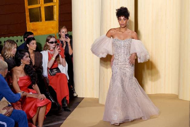 PFW - Christophe Guillarme Runway A model walks the runway during the Christophe Guillarme Womenswear Spring Summer 2026 show as part of Paris Fashion Week on October 1, 2025 in Paris, France. Photo by Jana Call me J ABACAPRESS.COM PParis Ile de France France  Copyright: xJanaxCallxmexJ ABACAx