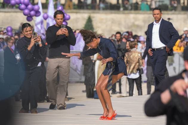 Entertainment Bilder des Tages PFW - Christian Dior Outside Arrivals Willow Smith attends the Christian Dior Womenswear Spring Summer 2026 show as part of Paris Fashion Week on October 01, 2025 in Paris, France. Photo by ABACAPRESS.COM PAris France  Copyright: xABACAx