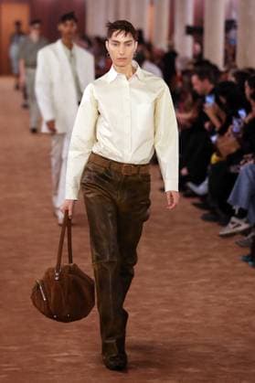 PFW - Acne Studios Runway A model walks the runway during the Acne Studios Womenswear Spring Summer 2026 show as part of Paris Fashion Week on October 01, 2025 in Paris, France. Photo by Alain-Gil Gonzalez ABACAPRESS.COM Paris France  Copyright: xGonzalezxAlain-Gil ABACAx