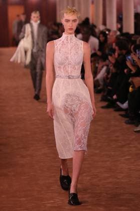 PFW - Acne Studios Runway A model walks the runway during the Acne Studios Womenswear Spring Summer 2026 show as part of Paris Fashion Week on October 01, 2025 in Paris, France. Photo by Alain-Gil Gonzalez ABACAPRESS.COM Paris France  Copyright: xGonzalezxAlain-Gil ABACAx