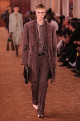 PFW - Acne Studios Runway A model walks the runway during the Acne Studios Womenswear Spring Summer 2026 show as part of Paris Fashion Week on October 01, 2025 in Paris, France. Photo by Alain-Gil Gonzalez ABACAPRESS.COM Paris France  Copyright: xGonzalezxAlain-Gil ABACAx