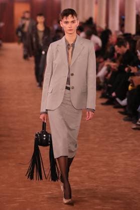 PFW - Acne Studios Runway A model walks the runway during the Acne Studios Womenswear Spring Summer 2026 show as part of Paris Fashion Week on October 01, 2025 in Paris, France. Photo by Alain-Gil Gonzalez ABACAPRESS.COM Paris France  Copyright: xGonzalezxAlain-Gil ABACAx