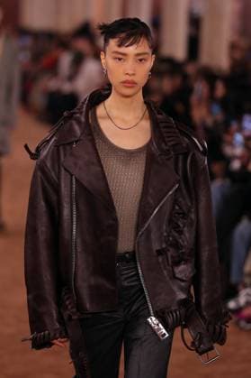 PFW - Acne Studios Runway A model walks the runway during the Acne Studios Womenswear Spring Summer 2026 show as part of Paris Fashion Week on October 01, 2025 in Paris, France. Photo by Alain-Gil Gonzalez ABACAPRESS.COM Paris France  Copyright: xGonzalezxAlain-Gil ABACAx