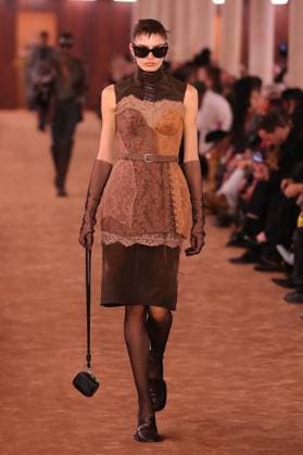 PFW - Acne Studios Runway A model walks the runway during the Acne Studios Womenswear Spring Summer 2026 show as part of Paris Fashion Week on October 01, 2025 in Paris, France. Photo by Alain-Gil Gonzalez ABACAPRESS.COM Paris France  Copyright: xGonzalezxAlain-Gil ABACAx