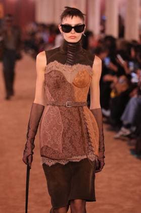 PFW - Acne Studios Runway A model walks the runway during the Acne Studios Womenswear Spring Summer 2026 show as part of Paris Fashion Week on October 01, 2025 in Paris, France. Photo by Alain-Gil Gonzalez ABACAPRESS.COM Paris France  Copyright: xGonzalezxAlain-Gil ABACAx