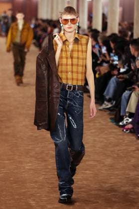 PFW - Acne Studios Runway A model walks the runway during the Acne Studios Womenswear Spring Summer 2026 show as part of Paris Fashion Week on October 01, 2025 in Paris, France. Photo by Alain-Gil Gonzalez ABACAPRESS.COM Paris France  Copyright: xGonzalezxAlain-Gil ABACAx