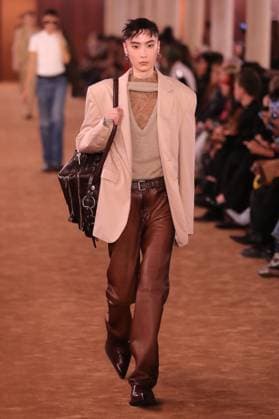 PFW - Acne Studios Runway A model walks the runway during the Acne Studios Womenswear Spring Summer 2026 show as part of Paris Fashion Week on October 01, 2025 in Paris, France. Photo by Alain-Gil Gonzalez ABACAPRESS.COM Paris France  Copyright: xGonzalezxAlain-Gil ABACAx