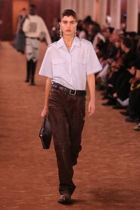 PFW - Acne Studios Runway A model walks the runway during the Acne Studios Womenswear Spring Summer 2026 show as part of Paris Fashion Week on October 01, 2025 in Paris, France. Photo by Alain-Gil Gonzalez ABACAPRESS.COM Paris France  Copyright: xGonzalezxAlain-Gil ABACAx