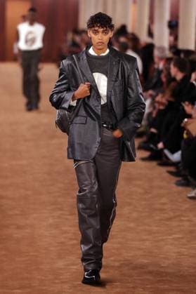 PFW - Acne Studios Runway A model walks the runway during the Acne Studios Womenswear Spring Summer 2026 show as part of Paris Fashion Week on October 01, 2025 in Paris, France. Photo by Alain-Gil Gonzalez ABACAPRESS.COM Paris France  Copyright: xGonzalezxAlain-Gil ABACAx