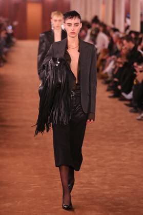PFW - Acne Studios Runway A model walks the runway during the Acne Studios Womenswear Spring Summer 2026 show as part of Paris Fashion Week on October 01, 2025 in Paris, France. Photo by Alain-Gil Gonzalez ABACAPRESS.COM Paris France  Copyright: xGonzalezxAlain-Gil ABACAx
