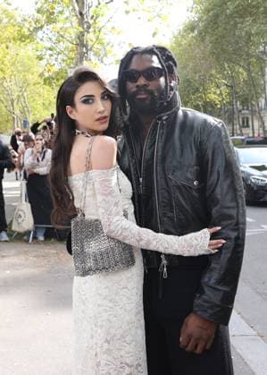 Milla Lapidus, Damso aux arrivées du défilé Rabanne Collection Femme Prêt à Porter Printemps Eté 2026 lors de la Fashion Week de Paris PFW , à lUNESCO, à Paris, France, le 2 octobre 2025 Denis Guignebourg Bestimage Arrivals Rabanne fashion show as part of Spring Summer 2026 Paris Fashion Week on October 02, 2025 in Paris, France Paris France  Copyright: xDenisxGuignebourgx xBestimagexDenisxGuignebourgx xBestimagex