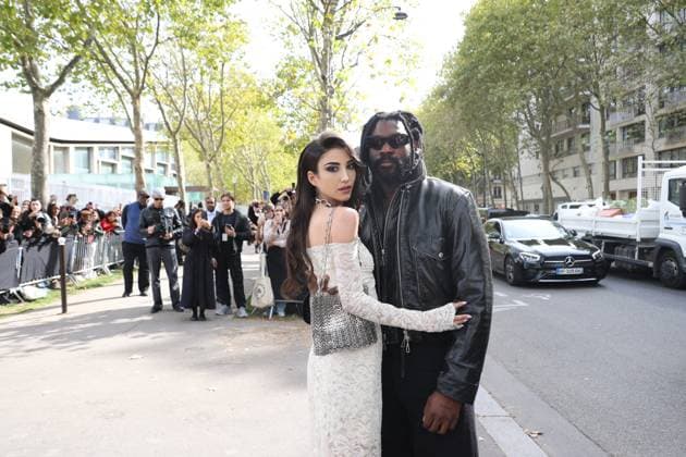 Milla Lapidus, Damso aux arrivées du défilé Rabanne Collection Femme Prêt à Porter Printemps Eté 2026 lors de la Fashion Week de Paris PFW , à lUNESCO, à Paris, France, le 2 octobre 2025 Denis Guignebourg Bestimage Arrivals Rabanne fashion show as part of Spring Summer 2026 Paris Fashion Week on October 02, 2025 in Paris, France Paris France  Copyright: xDenisxGuignebourgx xBestimagexDenisxGuignebourgx xBestimagex
