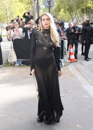 Adèle Castillon aux arrivées du défilé Rabanne Collection Femme Prêt à Porter Printemps Eté 2026 lors de la Fashion Week de Paris PFW , à lUNESCO, à Paris, France, le 2 octobre 2025 Denis Guignebourg Bestimage Arrivals Rabanne fashion show as part of Spring Summer 2026 Paris Fashion Week on October 02, 2025 in Paris, France Paris France  Copyright: xDenisxGuignebourgx xBestimagexDenisxGuignebourgx xBestimagex