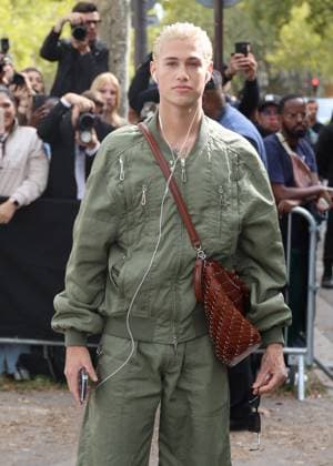 Matteo Sinet aux arrivals du défilé Rabanne Collection Femme Prêt à Porter Printemps Eté 2026 lors de la Fashion Week de Paris PFW , à lUNESCO, à Paris, France, le 2 octobre 2025 Denis Guignebourg Bestimage Arrivals Rabanne fashion show as part of Spring Summer 2026 Paris Fashion Week on October 02, 2025 in Paris, France Paris France  Copyright: xDenisxGuignebourgx xBestimagexDenisxGuignebourgx xBestimagex