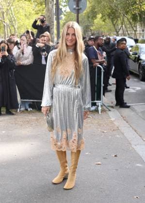 Guest aux arrivées du défilé Rabanne Collection Femme Prêt à Porter Printemps Eté 2026 lors de la Fashion Week de Paris PFW , à lUNESCO, à Paris, France, le 2 octobre 2025 Denis Guignebourg Bestimage Arrivals Rabanne fashion show as part of Spring Summer 2026 Paris Fashion Week on October 02, 2025 in Paris, France Paris France  Copyright: xDenisxGuignebourgx xBestimagexDenisxGuignebourgx xBestimagex
