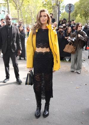 Guest aux arrivées du défilé Rabanne Collection Femme Prêt à Porter Printemps Eté 2026 lors de la Fashion Week de Paris PFW , à lUNESCO, à Paris, France, le 2 octobre 2025 Denis Guignebourg Bestimage Arrivals Rabanne fashion show as part of Spring Summer 2026 Paris Fashion Week on October 02, 2025 in Paris, France Paris France  Copyright: xDenisxGuignebourgx xBestimagexDenisxGuignebourgx xBestimagex