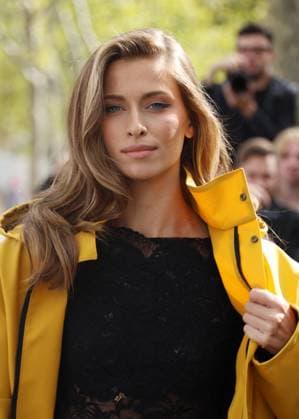 Guest aux arrivées du défilé Rabanne Collection Femme Prêt à Porter Printemps Eté 2026 lors de la Fashion Week de Paris PFW , à lUNESCO, à Paris, France, le 2 octobre 2025 Denis Guignebourg Bestimage Arrivals Rabanne fashion show as part of Spring Summer 2026 Paris Fashion Week on October 02, 2025 in Paris, France Paris France  Copyright: xDenisxGuignebourgx xBestimagexDenisxGuignebourgx xBestimagex