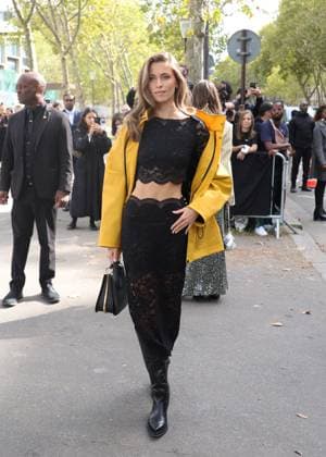 Guest aux arrivées du défilé Rabanne Collection Femme Prêt à Porter Printemps Eté 2026 lors de la Fashion Week de Paris PFW , à lUNESCO, à Paris, France, le 2 octobre 2025 Denis Guignebourg Bestimage Arrivals Rabanne fashion show as part of Spring Summer 2026 Paris Fashion Week on October 02, 2025 in Paris, France Paris France  Copyright: xDenisxGuignebourgx xBestimagexDenisxGuignebourgx xBestimagex