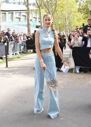 Malika Ménard aux arrivals du défilé Rabanne Collection Femme Prêt à Porter Printemps Eté 2026 lors de la Fashion Week de Paris PFW , à lUNESCO, à Paris, France, le 2 octobre 2025 Denis Guignebourg Bestimage Arrivals Rabanne fashion show as part of Spring Summer 2026 Paris Fashion Week on October 02, 2025 in Paris, France Paris France  Copyright: xDenisxGuignebourgx xBestimagexDenisxGuignebourgx xBestimagex
