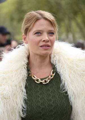 Mélanie Thierry aux arrivals du défilé Rabanne Collection Femme Prêt à Porter Printemps Eté 2026 lors de la Fashion Week de Paris PFW , à lUNESCO, à Paris, France, le 2 octobre 2025 Denis Guignebourg Bestimage Arrivals Rabanne fashion show as part of Spring Summer 2026 Paris Fashion Week on October 02, 2025 in Paris, France Paris France  Copyright: xDenisxGuignebourgx xBestimagexDenisxGuignebourgx xBestimagex