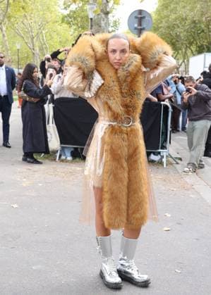 Carla Ginola aux arrivées du défilé Rabanne Collection Femme Prêt à Porter Printemps Eté 2026 lors de la Fashion Week de Paris PFW , à lUNESCO, à Paris, France, le 2 octobre 2025 Denis Guignebourg Bestimage Arrivals Rabanne fashion show as part of Spring Summer 2026 Paris Fashion Week on October 02, 2025 in Paris, France Paris France  Copyright: xDenisxGuignebourgx xBestimagexDenisxGuignebourgx xBestimagex