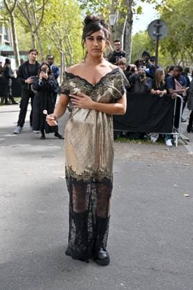 PFW Rabanne Outside Arrivals Samia Kanaan arriving at Rabanne show during Paris Fashion Week in Paris, France on October 2, 2025. Photo by Julien Reynaud APS-Medias ABACAPRESS.COM Paris France  Copyright: xReynaudxJulien APS-Medias ABACAx