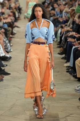 PFW - Rabanne Runway A model walks the runway during the Rabanne Womenswear Spring Summer 2026 show as part of Paris Fashion Week on October 02, 2025 in Paris, France. Photo by Alain-Gil Gonzalez ABACAPRESS.COM Paris France  Copyright: xGonzalezxAlain-Gil ABACAx