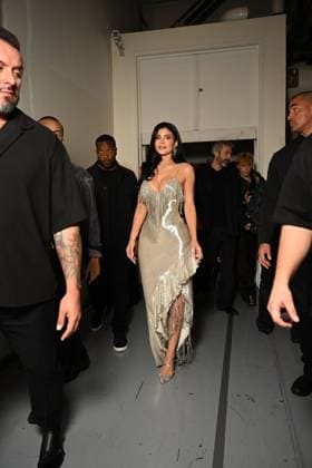 Exclusif Kylie Jenner au défilé Schiaparelli Collection Femme Prêt à Porter Printemps Eté 2026 lors de la Fashion Week de Paris PFW , au center Pompidou, à Paris, FRance, le 2 octobre 2025 Pierre Perusseau Bestimage Exclusive Kylie Jenner at Schiaparelli during the Womenswear Spring Summer 2026 as part of Paris Fashion Week on October 2, 2025 in Paris, France Paris France  Copyright: xTizianoxDaxSilvax-xPierrexPerusseaux xBestimagexTizianoxDaxSilvax-xPierrexPerusseaux xBestimagex