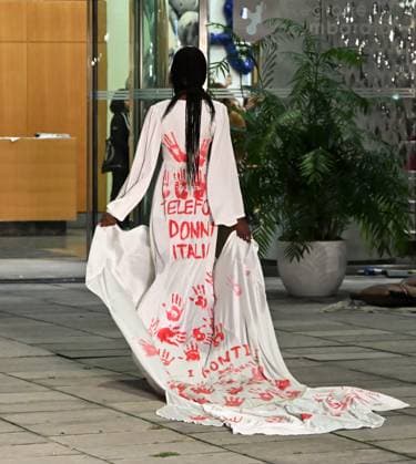 Milan, Italy Il Filo del Coraggio fashion show event dedicated to women against violence by the Italian-Moroccan designer Hnia Harrati at the Fontana e Rocce of Palazzo Lombardia during Fashion Week. Celebrities, institutions and associations are present. In the photo: model at the closing show with a particular white dress symbolizing the fight against violence against women.  Copyright: xNickxZonnax xipa-agency.netx xNickxZonnax IPA_Agency_IPA66058219