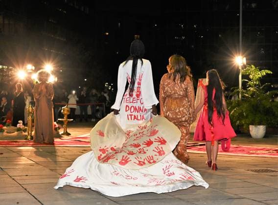 Milan, Italy Il Filo del Coraggio fashion show event dedicated to women against violence by the Italian-Moroccan designer Hnia Harrati at the Fontana e Rocce of Palazzo Lombardia during Fashion Week. Celebrities, institutions and associations are present. In the photo: model at the closing show with a particular white dress symbolizing the fight against violence against women.  Copyright: xNickxZonnax xipa-agency.netx xNickxZonnax IPA_Agency_IPA66058230