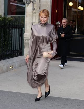 Pamela Anderson in Paris Pamela Anderson s new hairstyle in Paris during Fashion Week. France , Paris on october 2 , 2025  Copyright: xDFYx