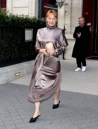 Pamela Anderson in Paris Pamela Anderson s new hairstyle in Paris during Fashion Week. France , Paris on october 2 , 2025  Copyright: xDFYx