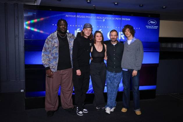 Meteors Premiere - Paris Actor Salif Cisse, Actor Idir Azougli, Director Claude Le Pape, Director Hubert Charuel and Actor Paul Kircher attend the photocall for the premiere of Meteors held at the UGC Les Halles in Paris, France on October 2, 2025. Photo by David Boyer ABACAPRESS.COM Paris France  Copyright: xBoyerxDavid ABACAx