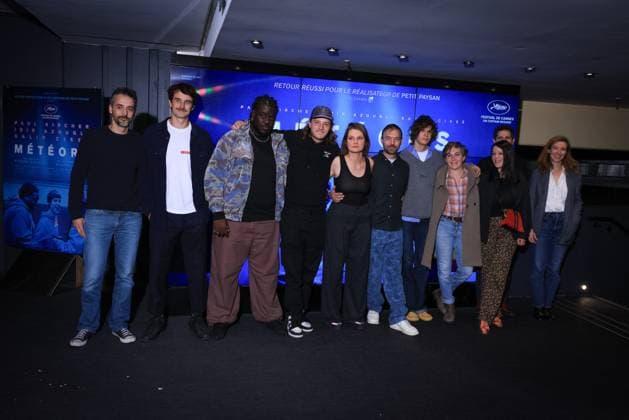 Meteors Premiere - Paris Actor Salif Cisse, Actor Idir Azougli, Director Claude Le Pape, Director Hubert Charuel and Actor Paul Kircher attend the photocall for the premiere of Meteors held at the UGC Les Halles in Paris, France on October 2, 2025. Photo by David Boyer ABACAPRESS.COM Paris France  Copyright: xBoyerxDavid ABACAx