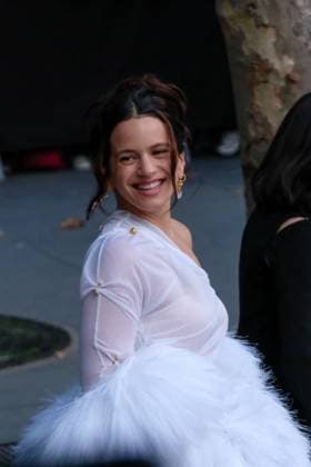 PFW - Rosalia Arrives At Schiaparelli Show Rosalia arrives at the Schiaparelli Womenswear Spring Summer 2026 show as part of Paris Fashion Week on October 2, 2025 at Centre Pompidou in Paris, France. Photo by Robin Psaila ABACAPRESS.COM Paris France  Copyright: xPsailaxRobin ABACAx